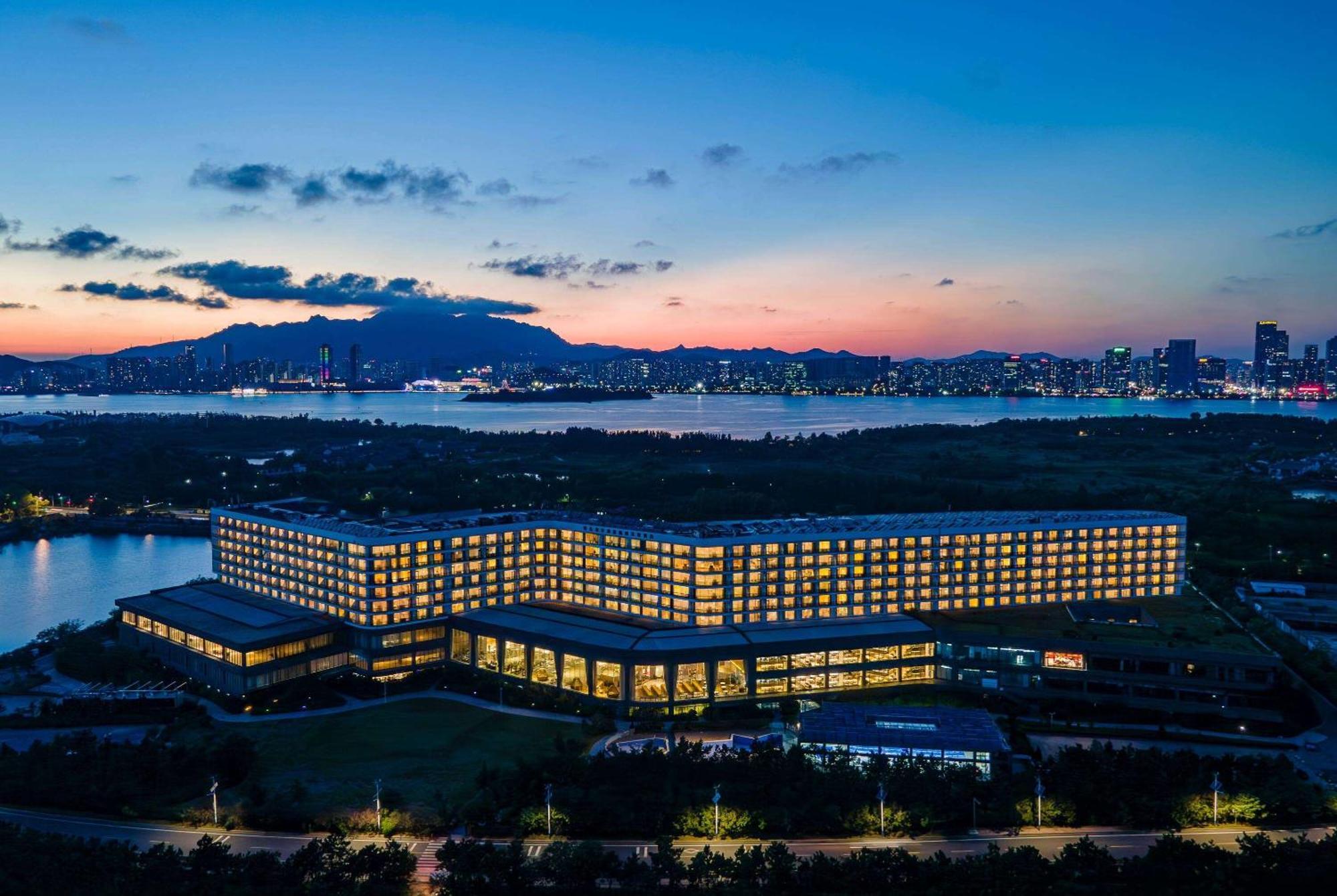 Wyndham Grand Qingdao Hotel Eksteriør billede